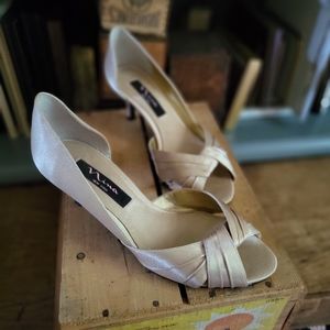 Nina Gold Champagne Peep Toe Heels